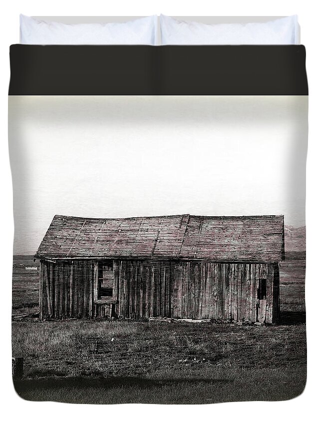 Dilapidated Barn Duvet Cover featuring the photograph Dilapidated Barn by Dan Sproul