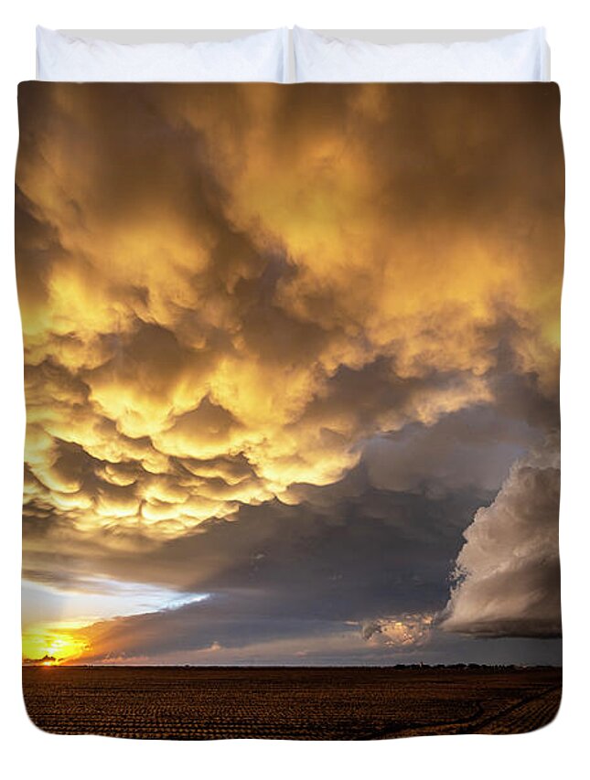 Supercell Duvet Cover featuring the photograph Dryline Sunset by Marcus Hustedde