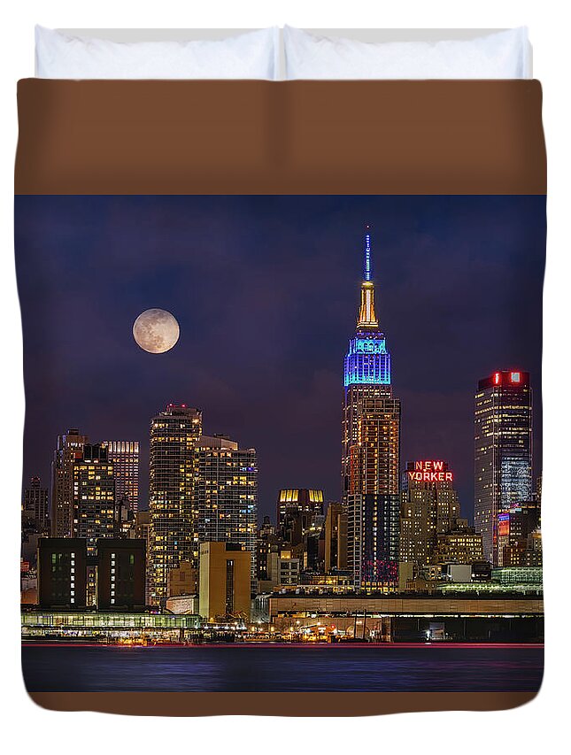 Nyc Skyline Duvet Cover featuring the photograph Empire State Blue Moon NYC by Susan Candelario