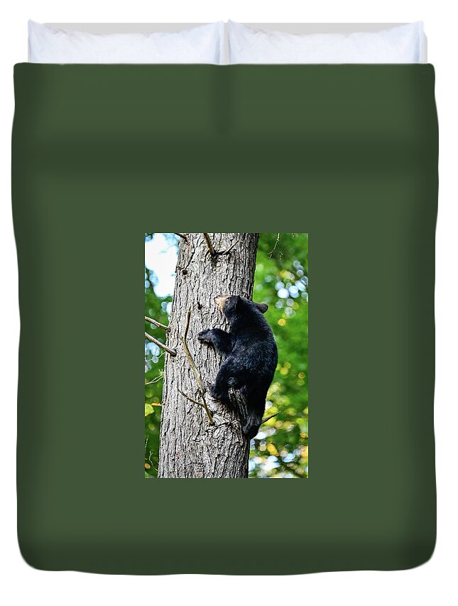 Wildlife Duvet Cover featuring the photograph Escaping Danger by Ed Stokes