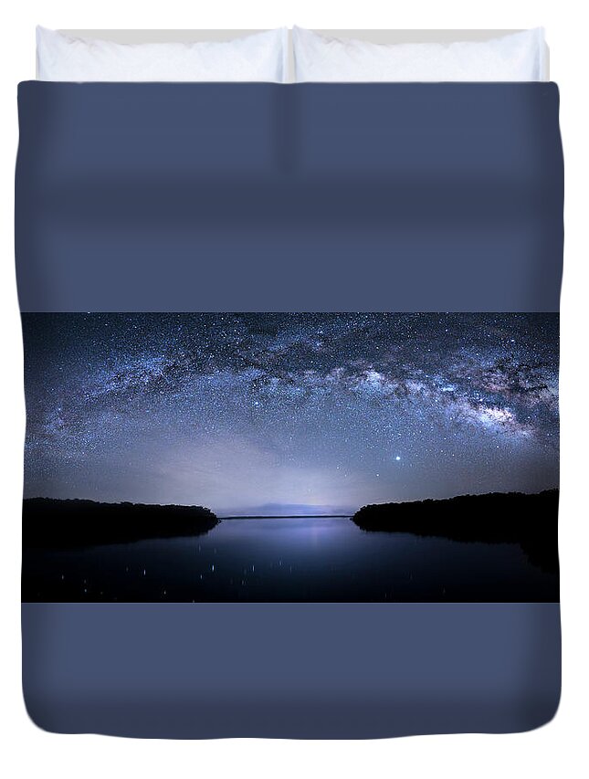 Milky Way Duvet Cover featuring the photograph Everglades National Park Milky Way by Mark Andrew Thomas