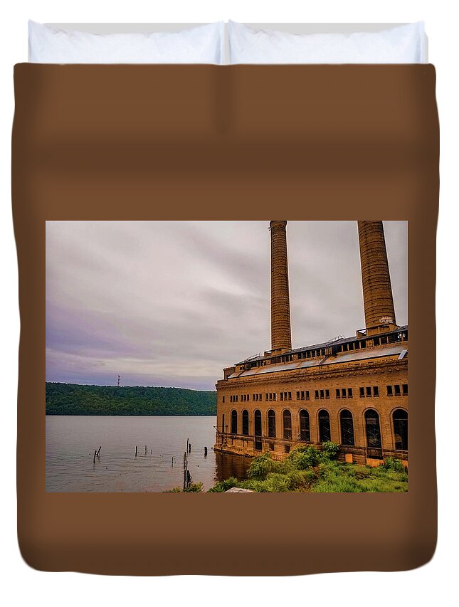 River Duvet Cover featuring the photograph Factory on the Hudson by Annalisa Rivera-Franz