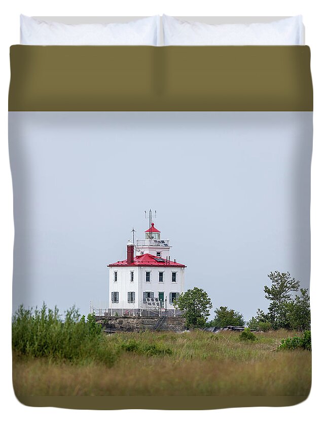 America Duvet Cover featuring the photograph Fairport Harbor West Breakwater Lighthouse by Karen Foley