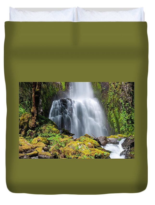 Kentucky Falls Duvet Cover featuring the photograph Falls in the Falls by Bob Phillips