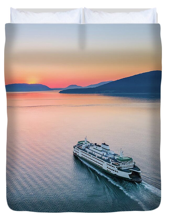 Sunset Duvet Cover featuring the photograph Ferry Sunset2 Vertical by Michael Rauwolf