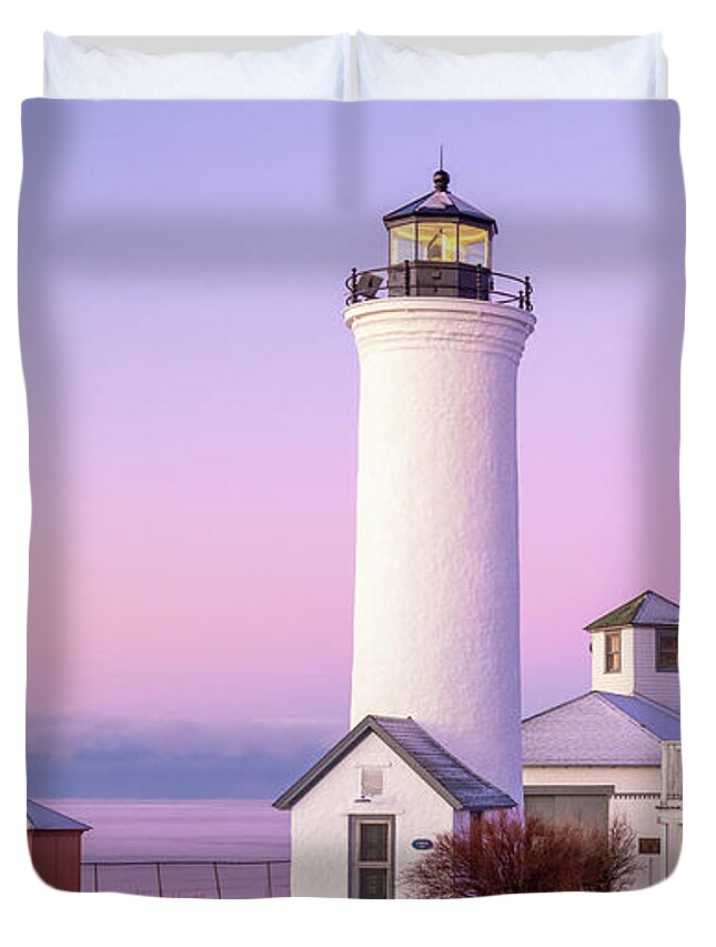 Tibbetts Point Lighthouse Duvet Cover featuring the photograph Five Below by Rod Best