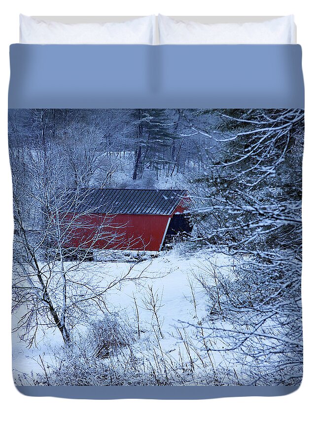 Gifford Covered Bridge Duvet Cover featuring the photograph Gifford covered bridge in Randolph VT by Jeff Folger