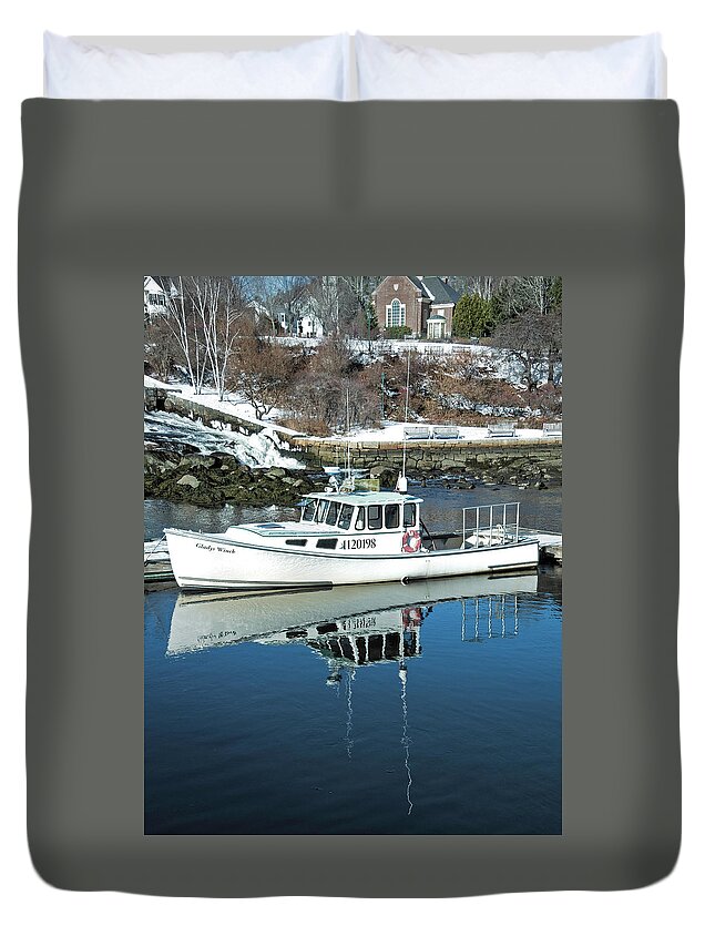 Atlantic Ocean Duvet Cover featuring the photograph Gladys Winck by Guy Whiteley