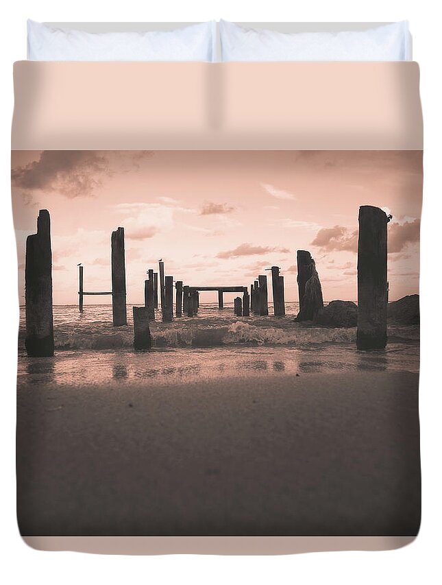 Sunset Art Duvet Cover featuring the photograph Glo by Gian Smith
