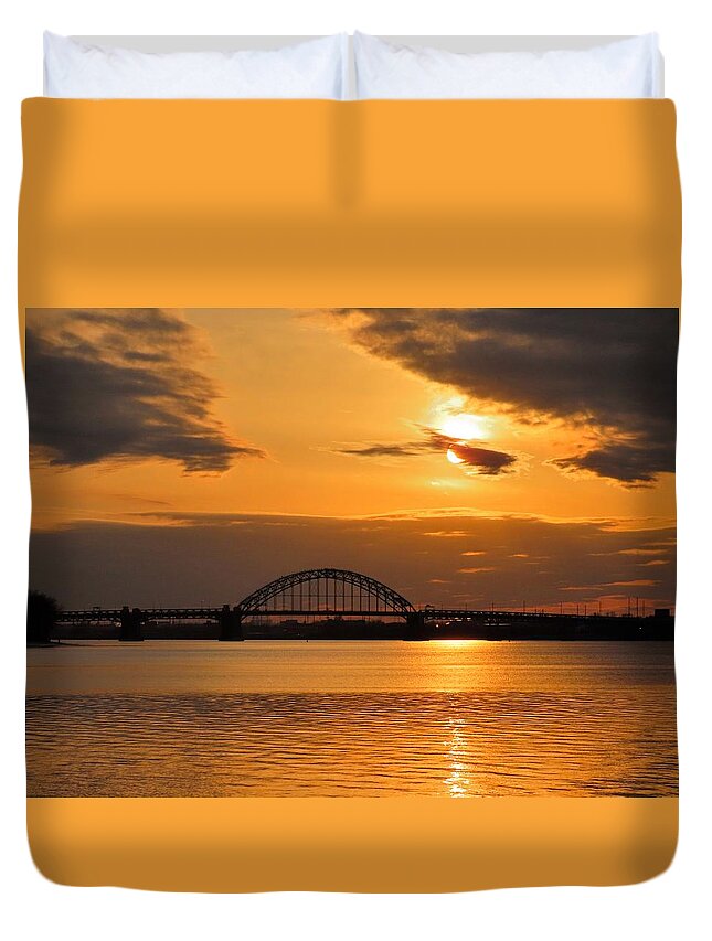 Sunset Duvet Cover featuring the photograph Golden Sunset by Linda Stern