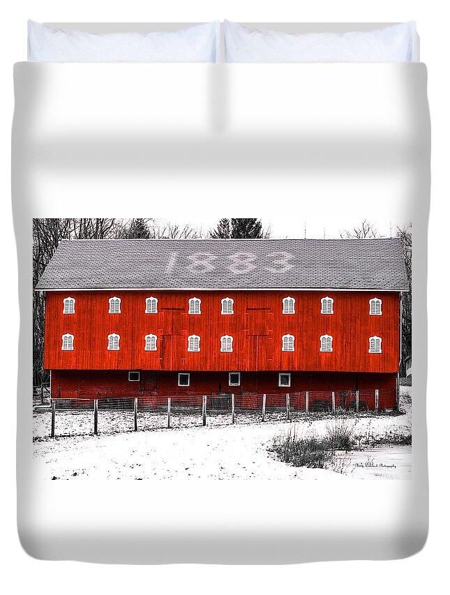 Ohio Duvet Cover featuring the photograph Hartong Barn by Mary Walchuck