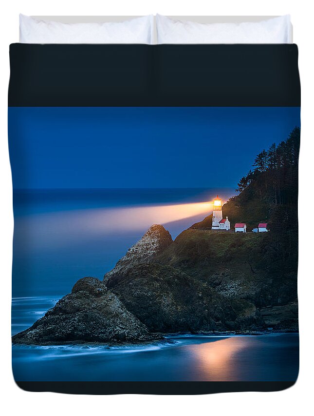 Heceta Head Lighthouse Duvet Cover featuring the photograph Heceta Head Lighthouse by Peter Boehringer