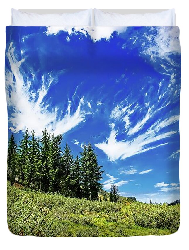 Viewing Duvet Cover featuring the photograph Highland Lakes Clouds by David Desautel