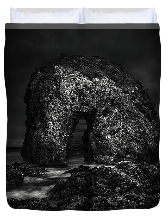 Monochrome Duvet Cover featuring the photograph Horse Head Rock by Grant Galbraith