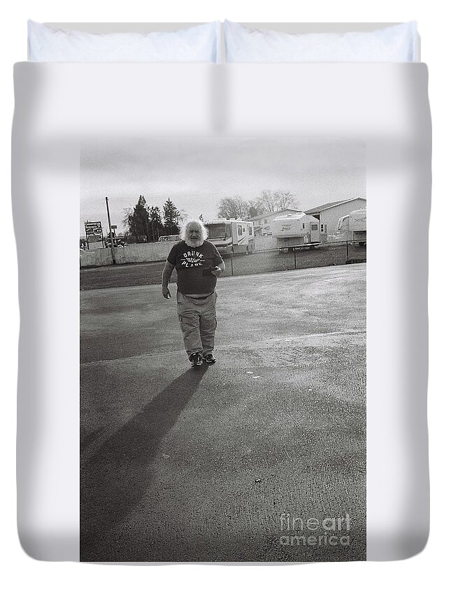 Street Photography Duvet Cover featuring the photograph Hurried Glow by Chriss Pagani