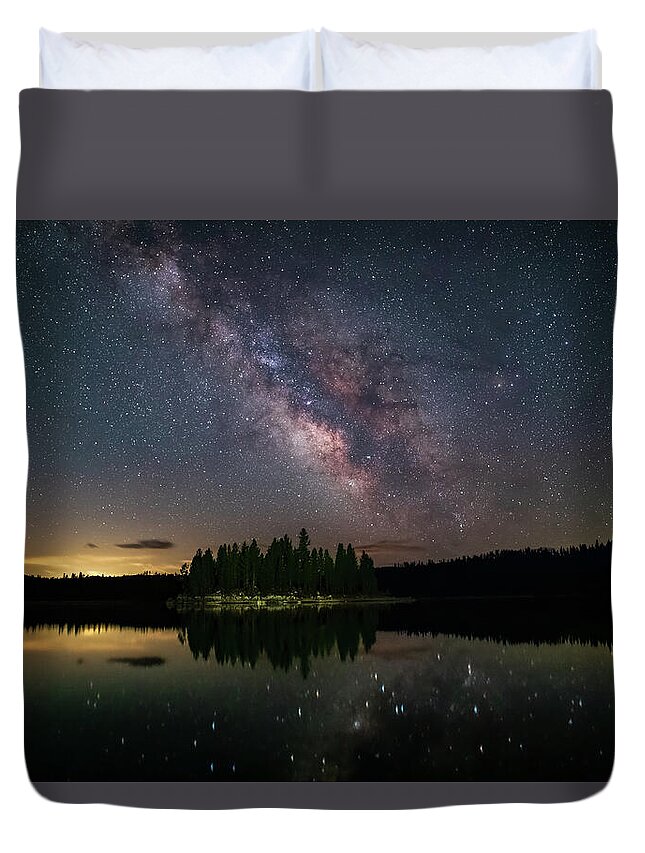 Lake Duvet Cover featuring the photograph Jewels on the Water by Mike Lee
