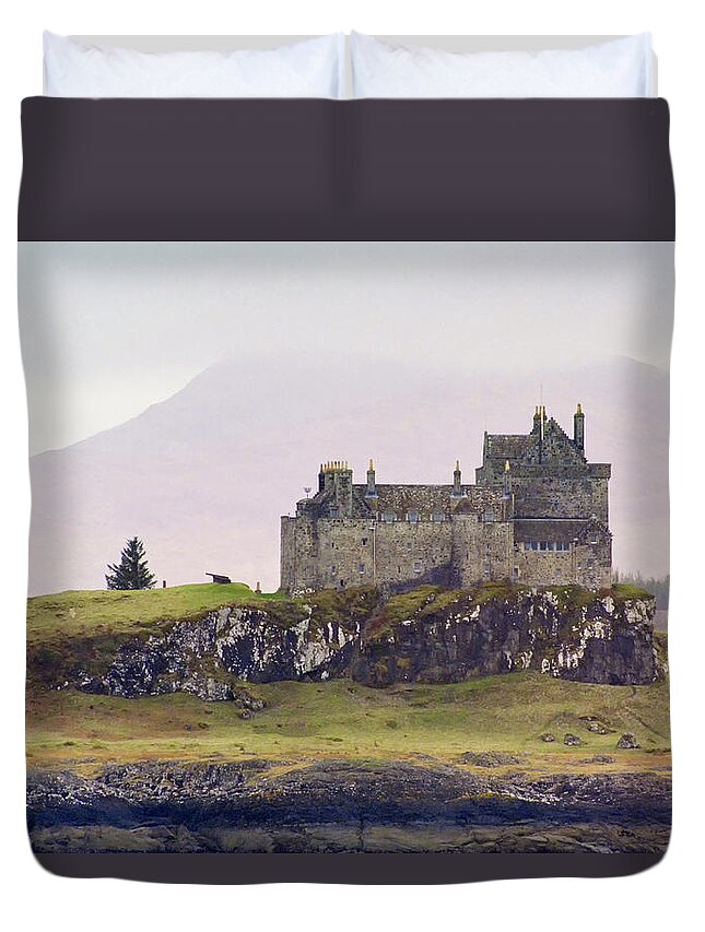 Scotland Duvet Cover featuring the photograph Lake house by Paul Vitko