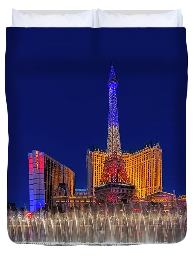 Las Vegas Duvet Cover featuring the photograph Las Vegas Fountains Show by Susan Candelario