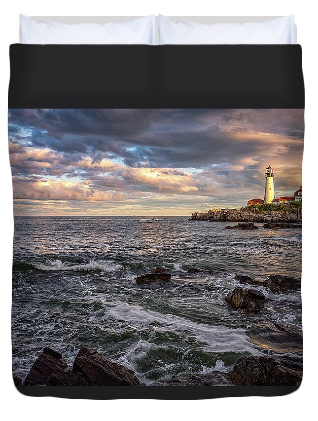 Cape Elizabeth Duvet Cover featuring the photograph Last Light At portland Head by Jeff Sinon