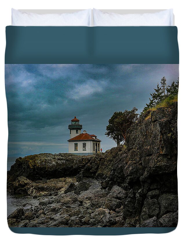 San Jaun Lighthouse Duvet Cover featuring the photograph Lime Kiln lighthouse 2 by Jeff Burgess