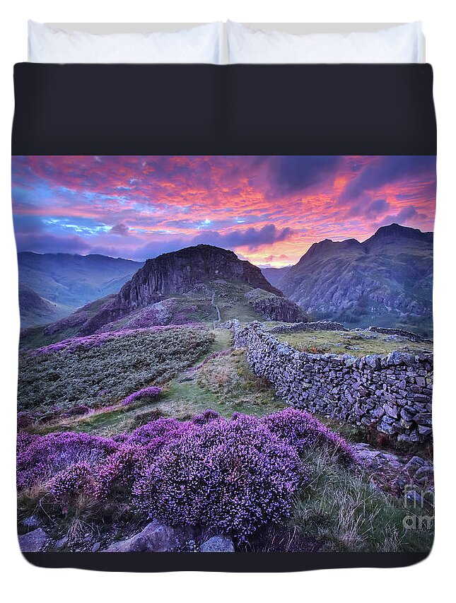 Sky Duvet Cover featuring the photograph Lingmoor Fell 1.0 by Yhun Suarez