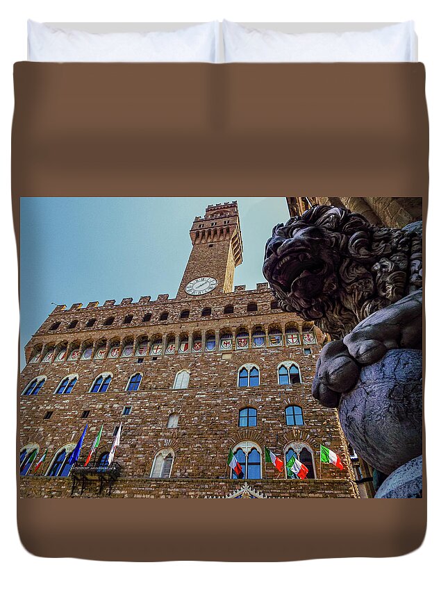 Amazing Place Duvet Cover featuring the photograph Lion of Florence by Umberto Barone