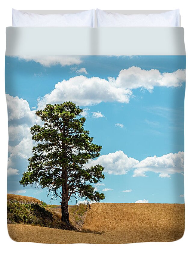 Landscapes Duvet Cover featuring the photograph Lonesome Pine by Claude Dalley