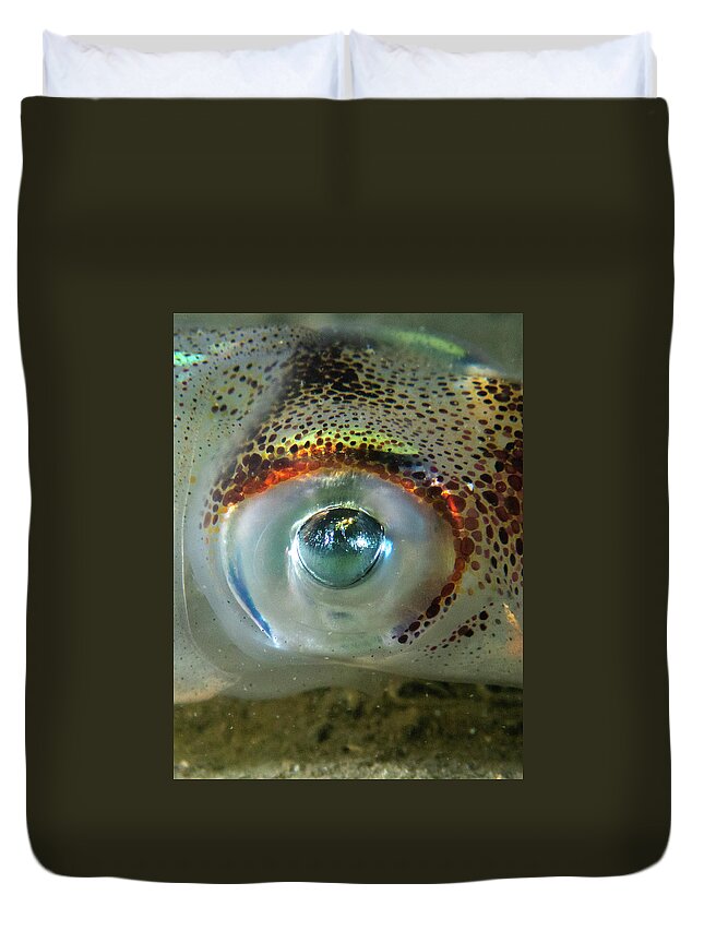Squid Duvet Cover featuring the photograph Longfin Squid eye by Brian Weber
