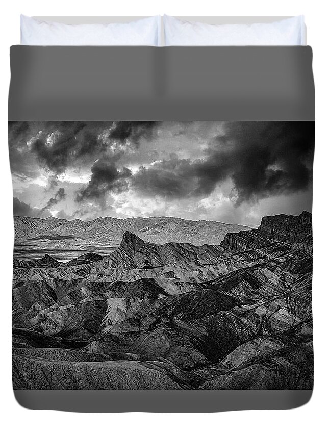 Landscape Duvet Cover featuring the photograph Looming Desert Storm by Romeo Victor