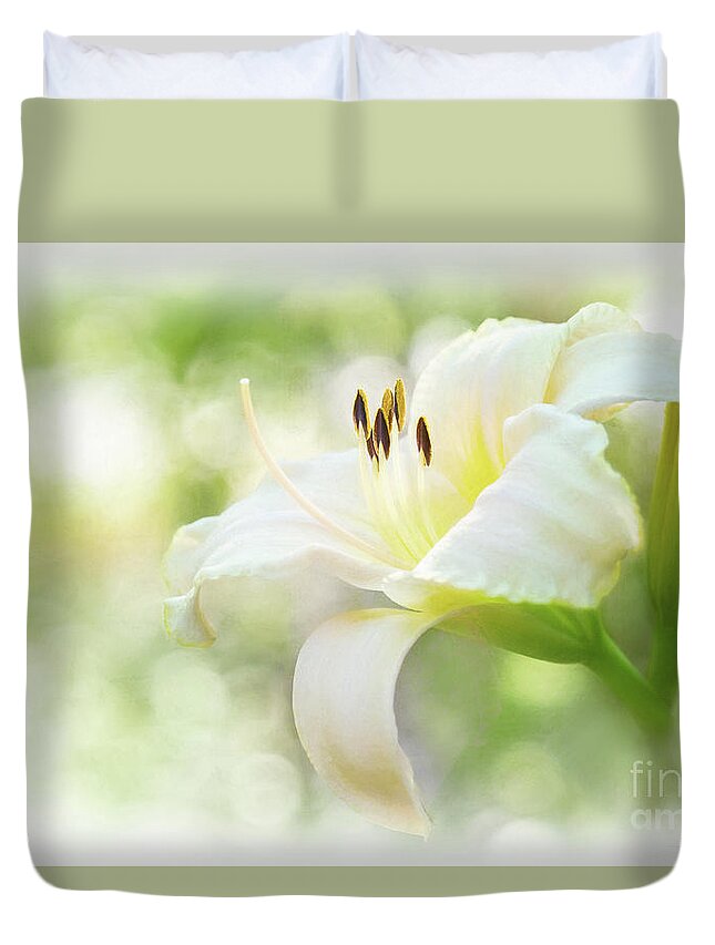 Queen Of The Garden Duvet Cover featuring the photograph Luminous Daylily by Anita Pollak