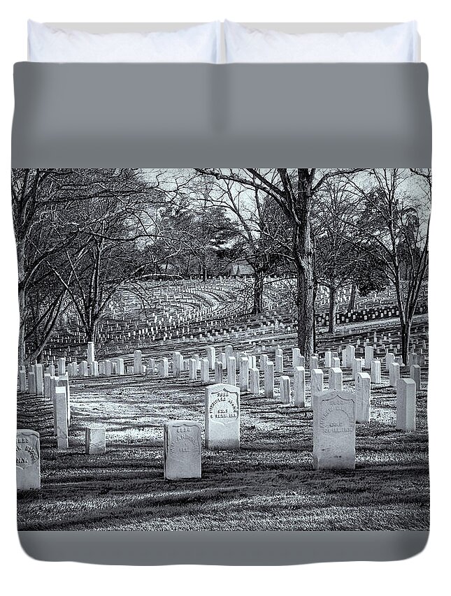 Marietta Georgia Duvet Cover featuring the photograph Marietta Cemetery by Tom Singleton
