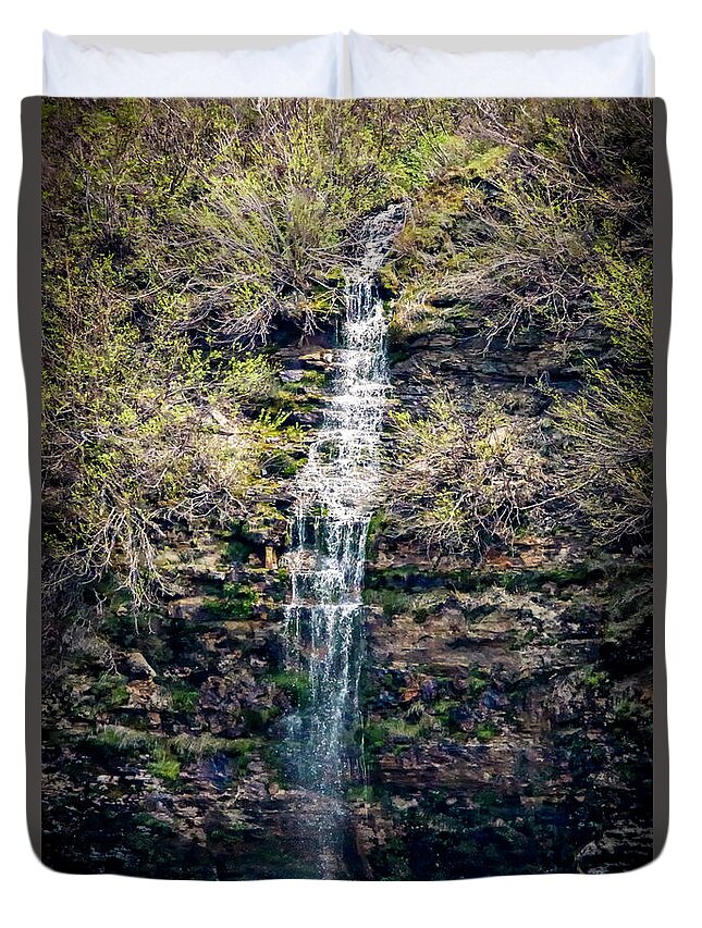 Lake Duvet Cover featuring the photograph Mi Pictured Rock Falls by LeeAnn McLaneGoetz McLaneGoetzStudioLLCcom