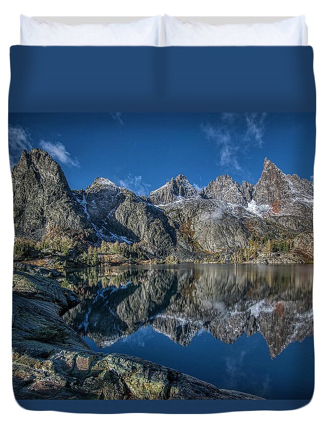 Landscape Duvet Cover featuring the photograph Minaret Lake by Romeo Victor