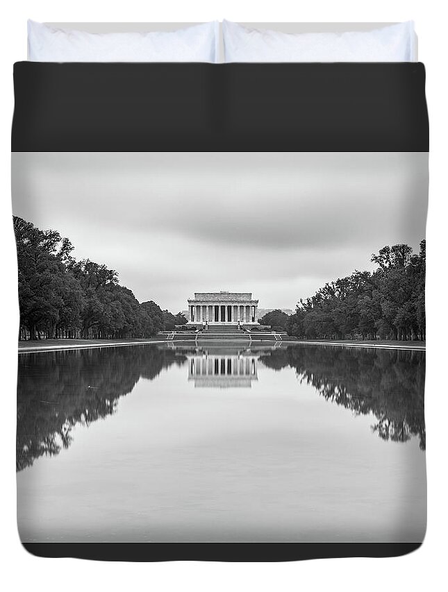 Lincoln Memorial Duvet Cover featuring the photograph Monochrome Memorial by Robert Miller