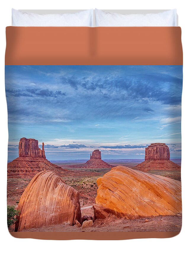 Monument Valley Duvet Cover featuring the photograph Monumental Twilight by Jurgen Lorenzen