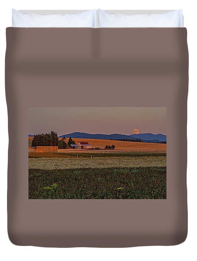 Barns Duvet Cover featuring the photograph Moonrise over the valley by Ulrich Burkhalter