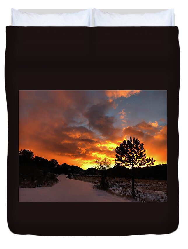 Moraine Park Duvet Cover featuring the photograph Morning At Moraine by Shane Bechler