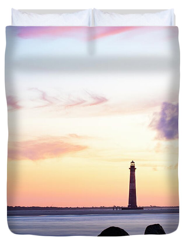 Wall Art Duvet Cover featuring the photograph Morris Island Lighthouse by Marlo Horne