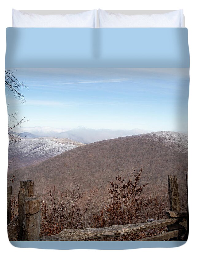 Trees Duvet Cover featuring the photograph Mountaintop View 2 by Cindy Robinson