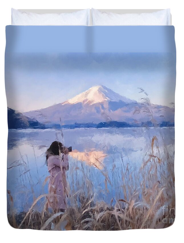 Mpunt Fuji Duvet Cover featuring the painting Mpunt Fuji by Gary Arnold