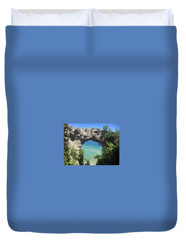 Rock Duvet Cover featuring the photograph Nature's Frame by Lee Darnell