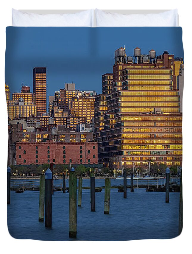 Nyc Skyline Duvet Cover featuring the photograph NY Life NYC by Susan Candelario
