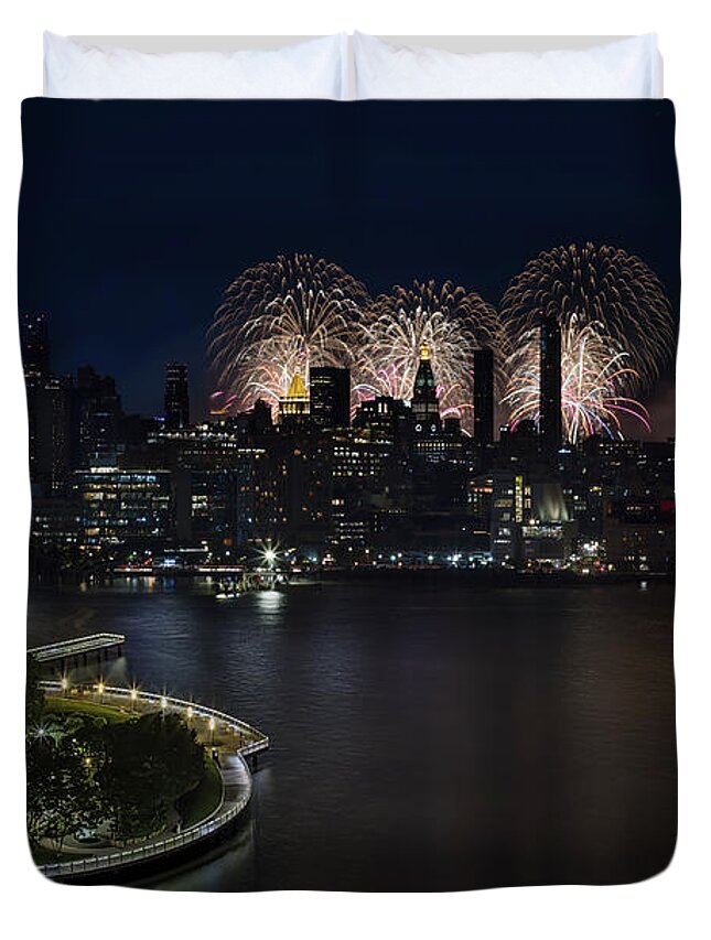 4th Of July Duvet Cover featuring the photograph NYC Skyline 4th of July by Susan Candelario