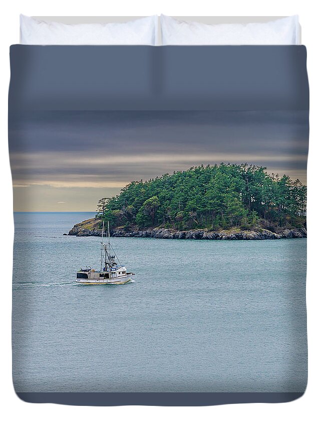 Ocean Oasis Duvet Cover featuring the photograph Ocean Oasis Heads Out by Gary Skiff