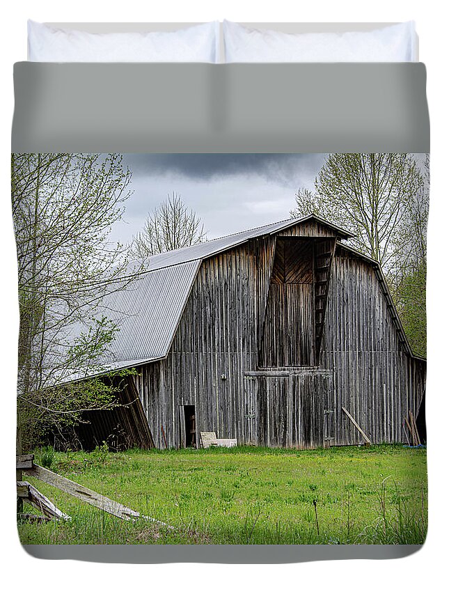 Barn Duvet Cover featuring the photograph Old Large Barn by Linda Segerson