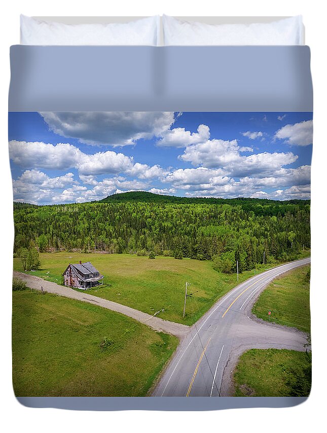 Pittsburg Nh Duvet Cover featuring the photograph Ole House In Pittsburg, NH by John Rowe