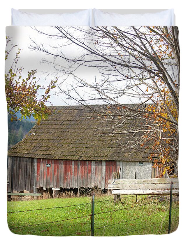Olympic Peninsula Duvet Cover featuring the photograph Olympic Peninsula Barn by Cathy Anderson