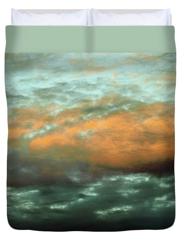 Winter Duvet Cover featuring the photograph Ominous Cumulus by Richard Thomas