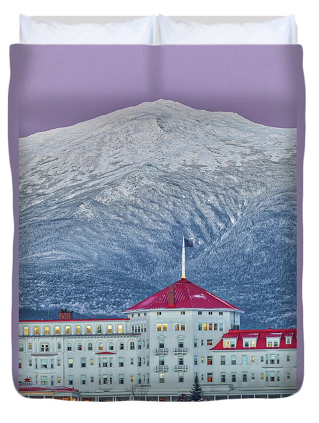 Omni Mount Washington Resort Duvet Cover featuring the photograph Omni Mount Washington Resort Hotel in Betton Woods New Hampshire by Juergen Roth