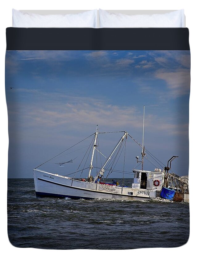 Water Duvet Cover featuring the photograph On The Way To Work by Ronald Lutz